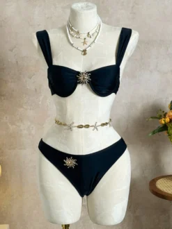 Ensemble bikini 3 pièces avec paréo à volants et ornement soleil