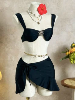 Ensemble bikini 3 pièces avec paréo à volants et ornement soleil