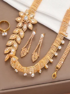 Ensemble de bijoux de mariage tendance en métal percé avec diamants attrayants
