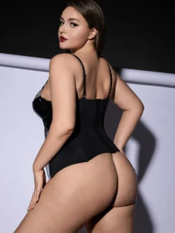 Ensemble de lingerie corset en dentelle et cuir verni grande taille résille transparente avec croisillons