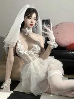 Ensemble de lingerie de mariée en dentelle blanche robe mini en tulle à bretelles spaghetti avec voile costume de jeu de rôle de mariage