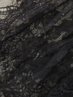 Ensemble de lingerie 3 pièces pour femme en dentelle florale soutien-gorge à fines bretelles culotte et peignoir kimono.