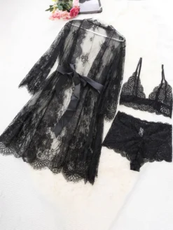 Ensemble de lingerie 3 pièces pour femme en dentelle florale soutien-gorge à fines bretelles culotte et peignoir kimono.