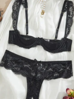 Ensemble de lingerie 2 pièces sans entrejambe et sans bonnets avec nœuds et soutien-gorge rouge