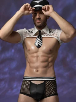 Ensemble de lingerie pour homme costume de pilote : haut court en résille short à nouer et chapeau. Tenue d'Halloween et de boîte de nuit.