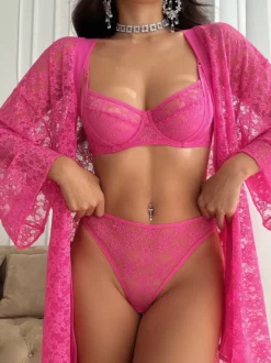 Ensemble de lingerie : soutien-gorge à armatures en dentelle florale et culotte taille haute