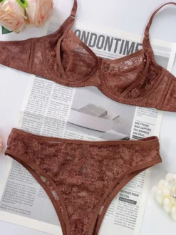 Ensemble de lingerie : soutien-gorge à armatures en dentelle florale et culotte taille haute