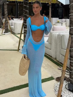 Ensemble de maillot de bain et cache-maillot bleu athlétique à manches longues et dos nageur.