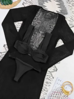 Ensemble de maillot de bain et cache-maillot bleu athlétique à manches longues et dos nageur.