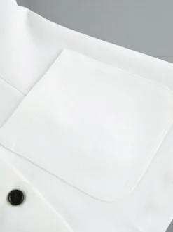 Ensemble deux pièces : boutons blancs col rond chic jupe sans manches.