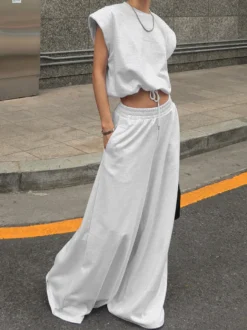 Ensemble lounge gris chiné : haut oversize à manches courtes et taille élastique pantalon large.