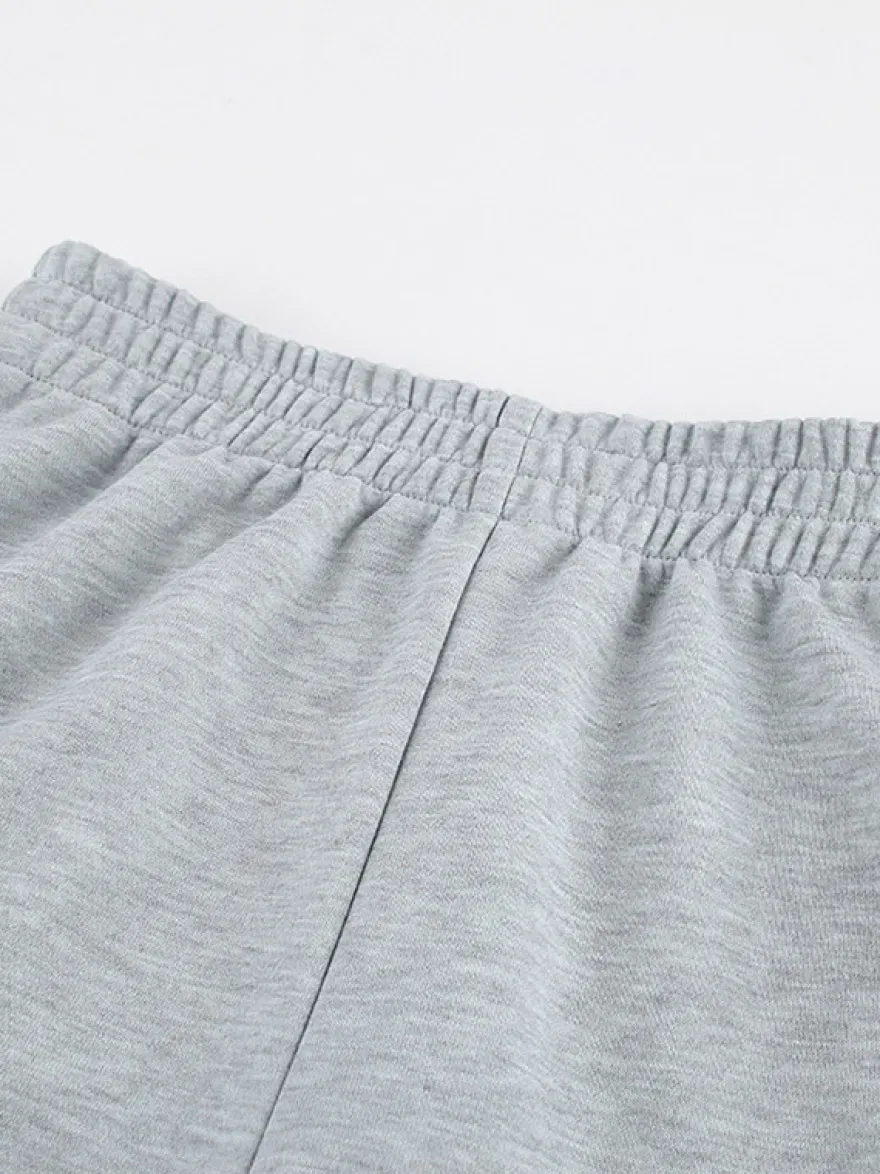 Ensemble lounge gris chiné : haut oversize à manches courtes et taille élastique pantalon large.
