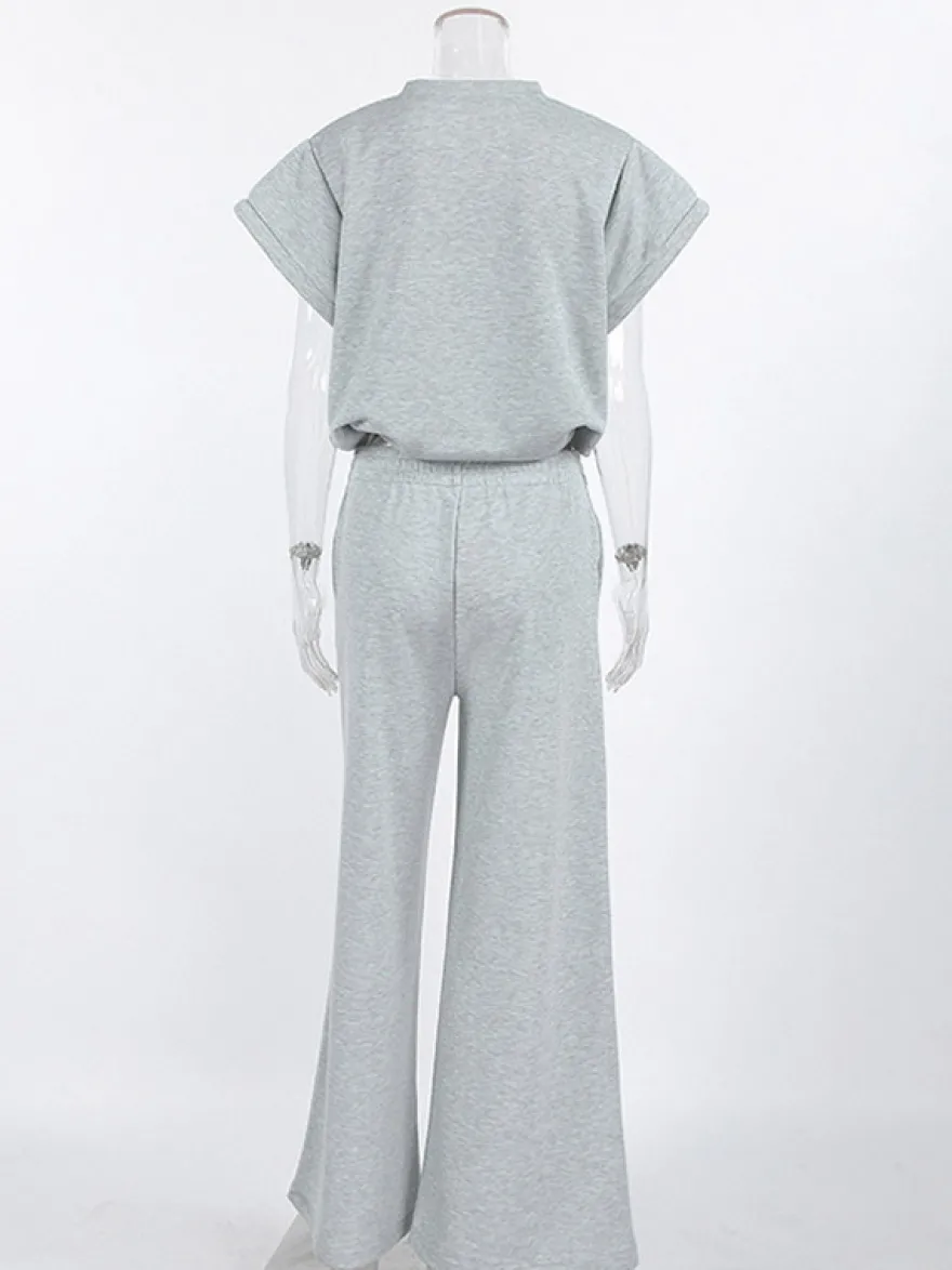 Ensemble lounge gris chiné : haut oversize à manches courtes et taille élastique pantalon large.
