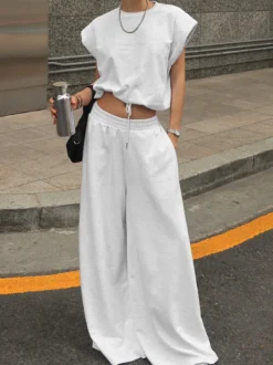 Ensemble lounge gris chiné : haut oversize à manches courtes et taille élastique pantalon large.