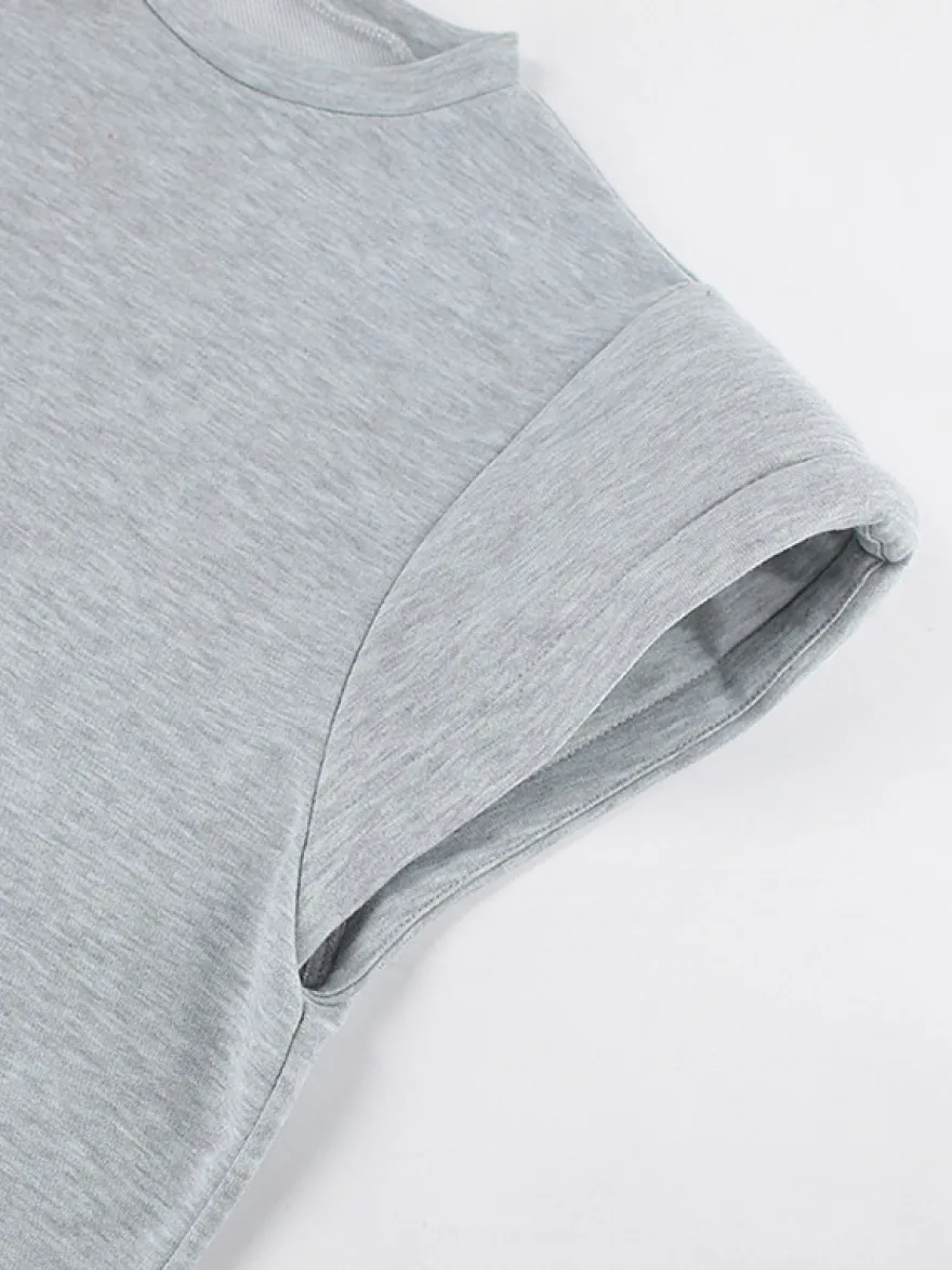 Ensemble lounge gris chiné : haut oversize à manches courtes et taille élastique pantalon large.