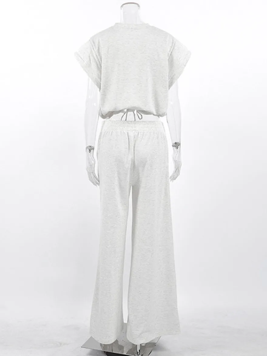 Ensemble lounge gris chiné : haut oversize à manches courtes et taille élastique pantalon large.