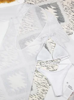 Ensemble maillot de bain bleu sexy court à manches longues cache-maillot et soutien-gorge dos nageur