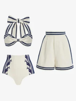 Ensemble maillot de bain deux tons blanc élégant à lacets et dos nu.