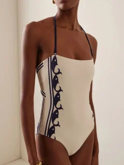 Ensemble maillot de bain deux tons rétro à lacets et dos nu avec cache-maillots et paréos.