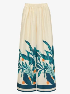 Ensemble maillot de bain d'été couleur abricot paréo et cache-maillots