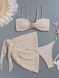 Ensemble maillot de bain 3 pièces crème pour femme - Bikini texturé avec étoiles de mer dorées et paréo - Collection Croisière Été 2026