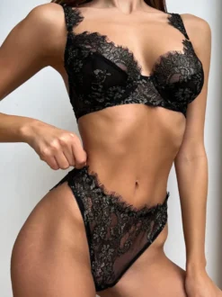 Ensemble 2 pièces de lingerie en dentelle noire avec soutien-gorge et culotte