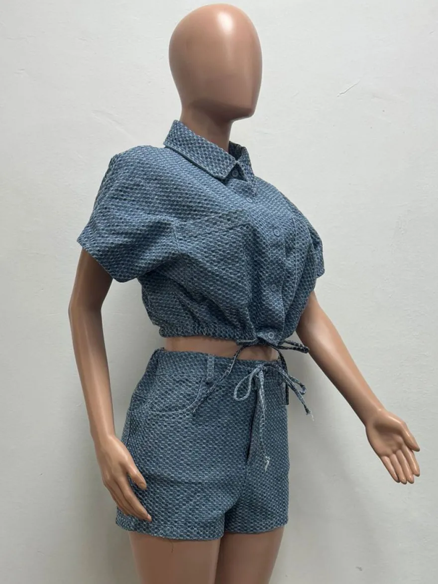 Ensemble 2 pièces en denim gaufré pour femme - Haut court bleu à manches courtes et short à nouer sur le devant - Tenues décontractées d'été 2026