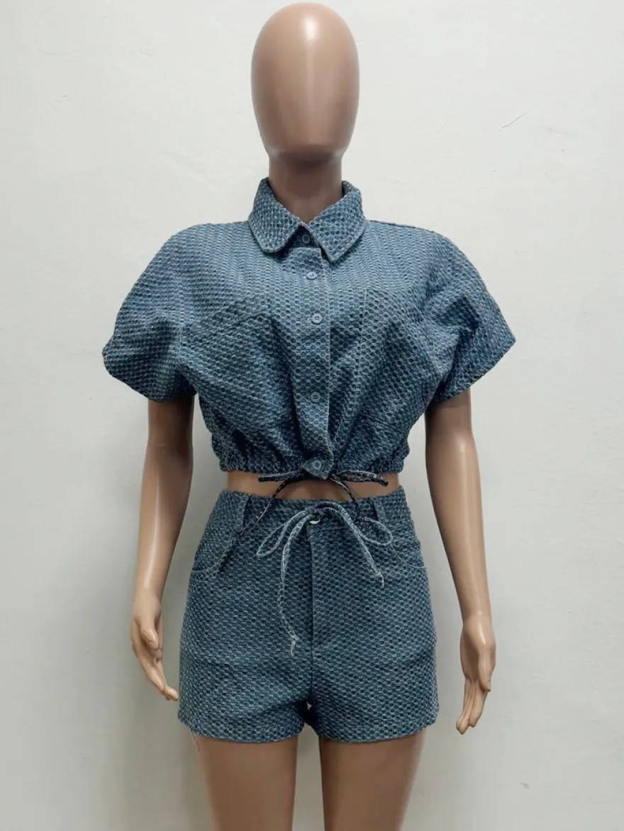 Ensemble 2 pièces en denim gaufré pour femme - Haut court bleu à manches courtes et short à nouer sur le devant - Tenues décontractées d'été 2026