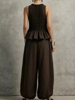 Ensemble 2 pièces : haut péplum sans manches à volants et smocks pantalon large.