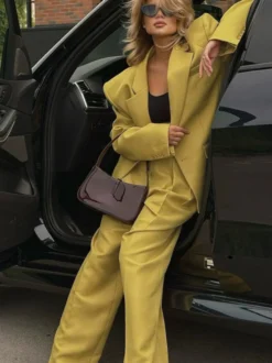 Ensemble 2 pièces jaune costume oversize et pantalon large pour l'automne 2026