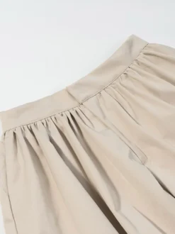 Ensemble 2 pièces : pantalon blanc plissé en polyester col rabattu manches longues.