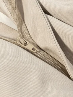 Ensemble 2 pièces : pantalon blanc plissé en polyester col rabattu manches longues.