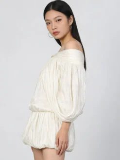 Ensemble robe mini-robe crème à épaules dénudées et volants pour femme style romantique chic