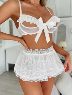 Ensembles de lingerie de mariée 3 pièces en dentelle blanche : soutien-gorge et culotte.