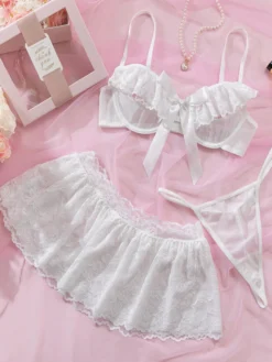 Ensembles de lingerie de mariée 3 pièces en dentelle blanche : soutien-gorge et culotte.