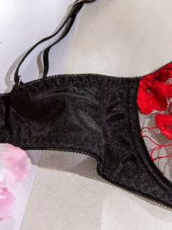 Ensemble soutien-gorge et culotte deux pièces en dentelle noire à volants