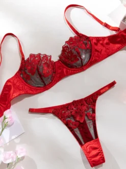 Ensemble soutien-gorge et culotte deux pièces en dentelle noire à volants