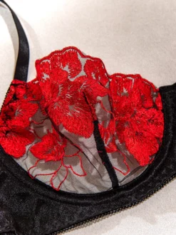 Ensemble soutien-gorge et culotte deux pièces en dentelle noire à volants