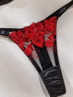 Ensemble soutien-gorge et culotte deux pièces en dentelle noire à volants