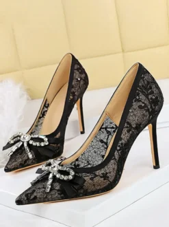 Escarpins noirs à talons hauts bout pointu lacets strass et nœud à enfiler