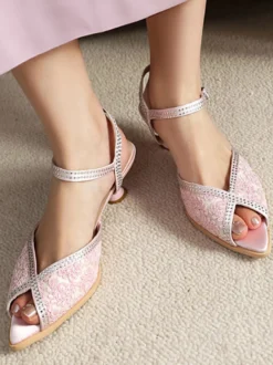 Escarpins à talons aiguilles et bout ouvert en dentelle et strass pour mère de la mariée