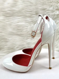 Escarpins à talons hauts rouges bout rond métallisés talon aiguille bride à la cheville
