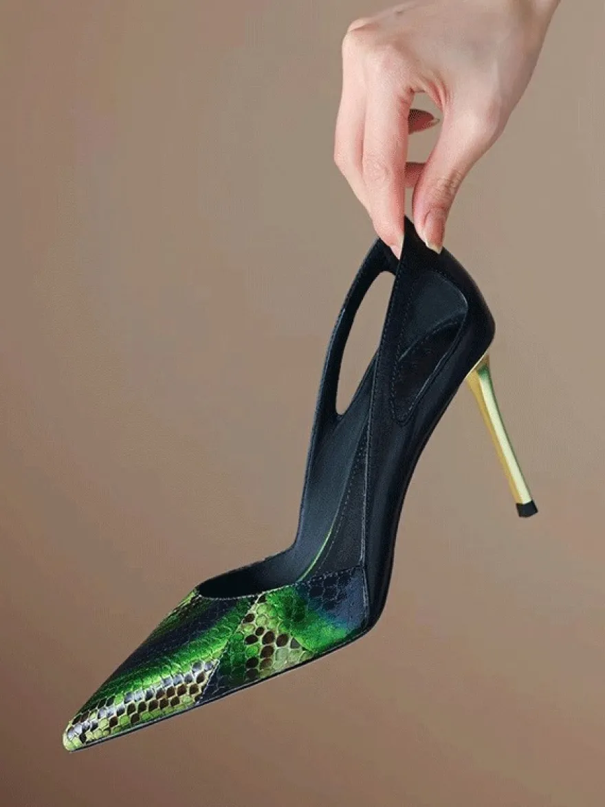 Escarpins verts à talons hauts bout pointu découpes à enfiler