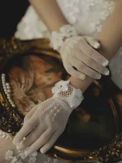 Gants de mariage Accessoires courts Tulle Fleurs Gants de mariée