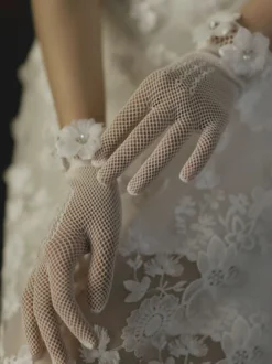Gants de mariage Accessoires courts Tulle Fleurs Gants de mariée