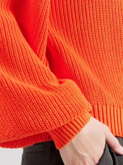 Gilet cardigan femme à col rond en grosse maille épaules tombantes boutons sur le devant coupe ample et courte