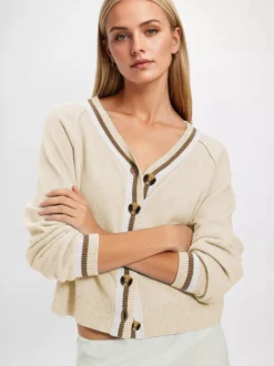 Gilet en maille à col V finitions contrastées manches raglan et boutons