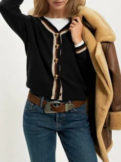 Gilet en maille à col V finitions contrastées manches raglan et boutons