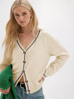 Gilet en maille à col V finitions contrastées manches raglan et boutons