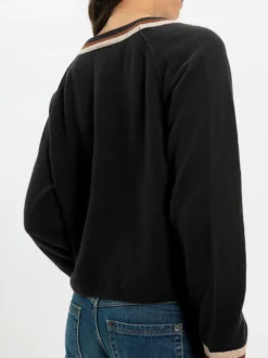 Gilet en maille courte à col V finitions contrastées manches raglan et boutons